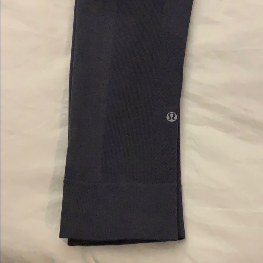 Lululemon navy Capri leggings 26” long. Like new. - Picture 5 of 7